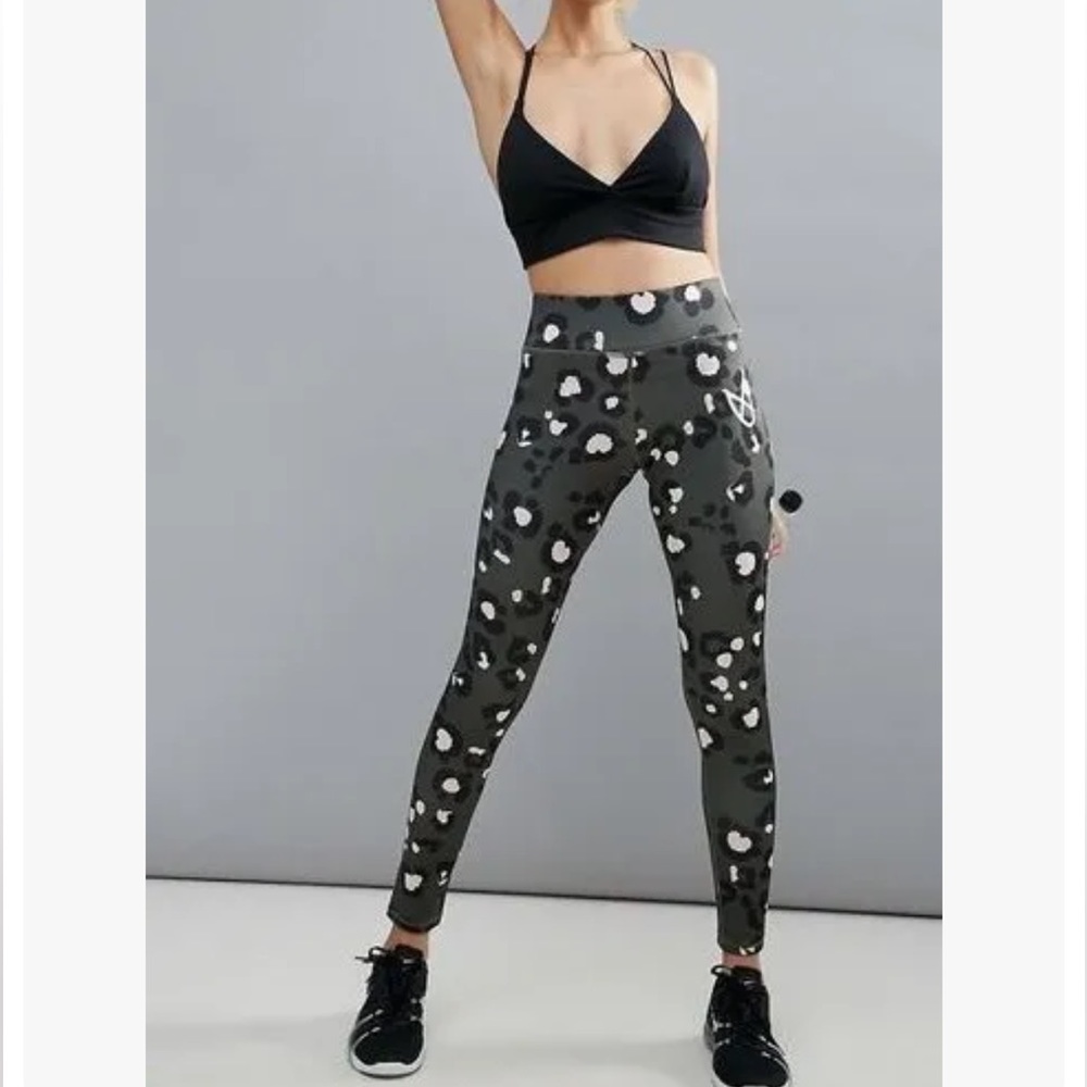 MINKPINK Active Savanna Leggings Camo Green Leopard Print Size XS